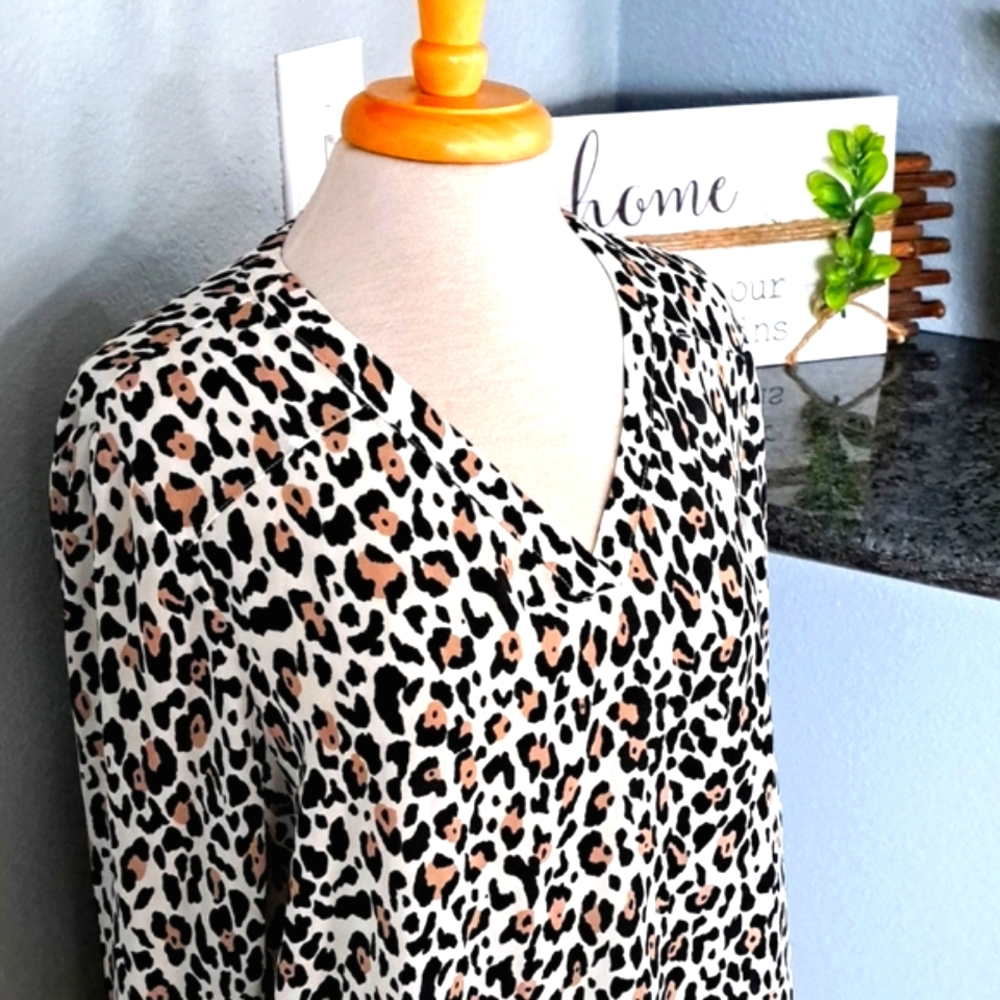 Leopard Print V-Neck Top | Size 0X - Picture 3 of 4